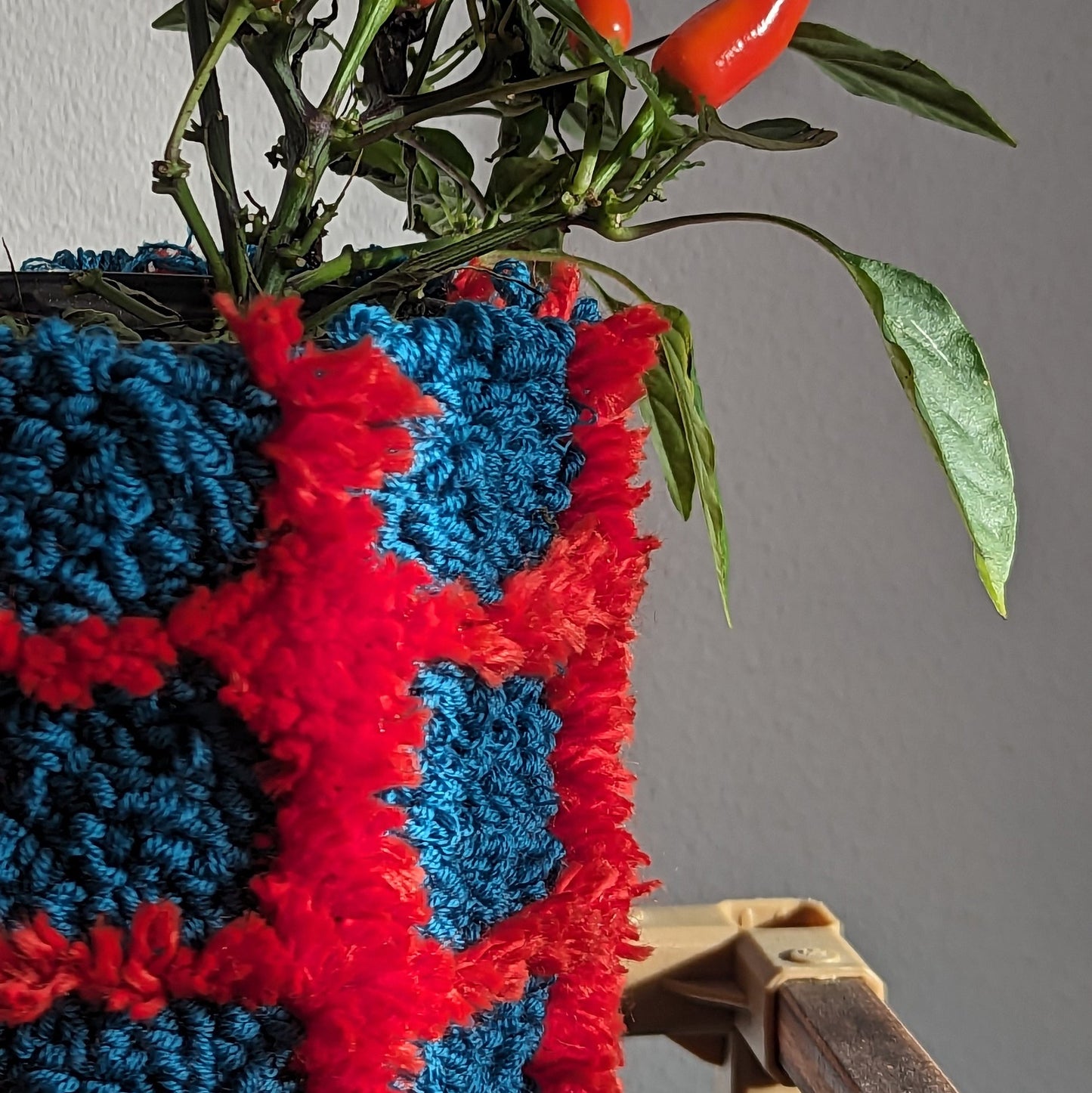 Pot de plantes touffeté - Bleu canard et orange sanguine