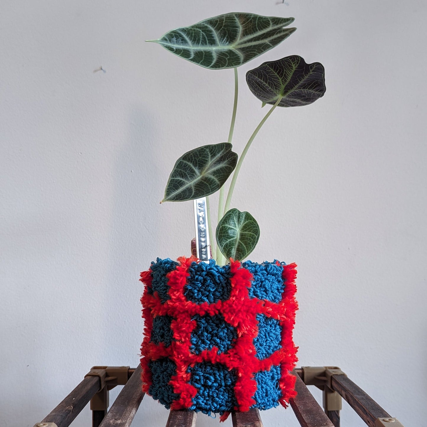 Tufted plant pot - teal and blood orange